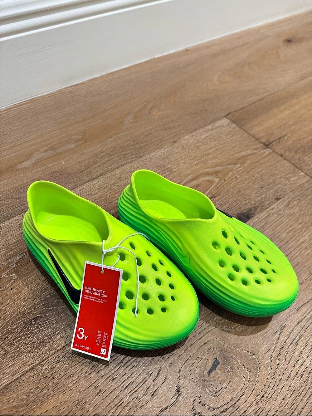Crocs Green Clogs Size US 3 NWT